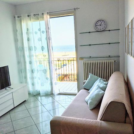 Appartamento A Riccione Con Balconcino Vista Mare Eksteriør billede